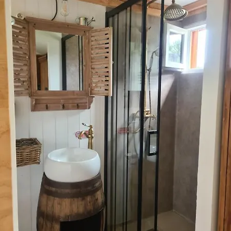 Les Milles Bottes Et Ses Roulottes