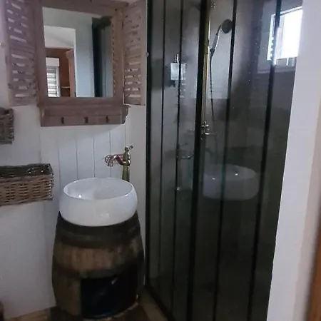 Chalet Les Milles Bottes Et Ses Roulottes