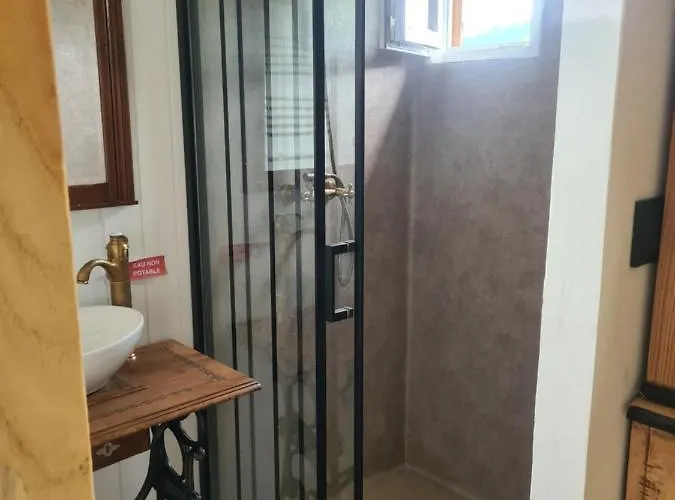 Les Milles Bottes Et Ses Roulottes