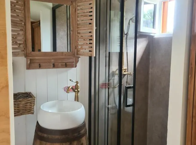 Les Milles Bottes Et Ses Roulottes