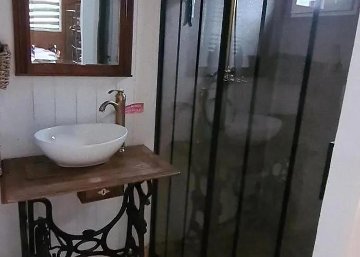 Les Milles Bottes Et Ses Roulottes * Encausse-les-Thermes