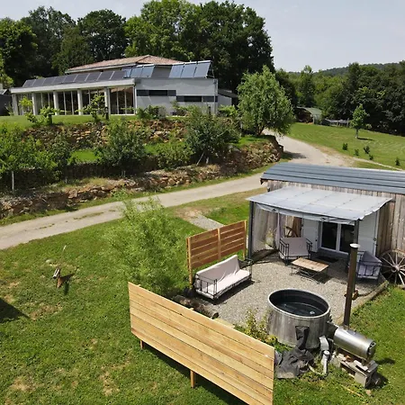 Les Milles Bottes Et Ses Roulottes Dağ evi Encausse-les-Thermes